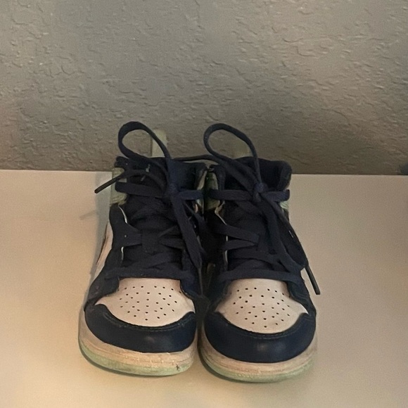 Nike Air Jordan 1 Mid Blue Mint
Used good condition 
Size 10 youth - Picture 4 of 8